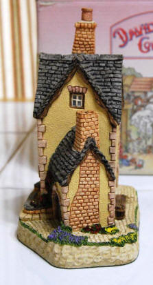 Murphys by David Winter Miniature Cottages
