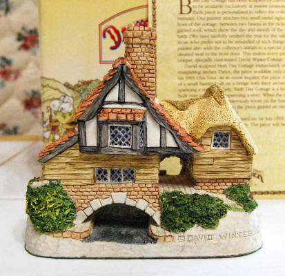 Arches Thwonce (Birthday Cottage) By David Winter