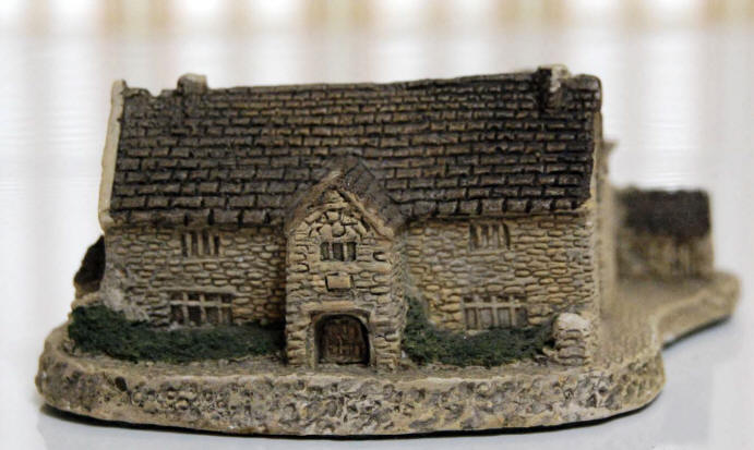 Sulgrave Manor by David Winter Miniature Cottages