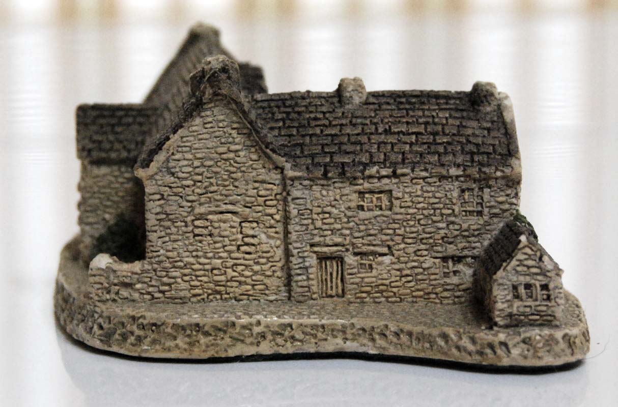 Sulgrave Manor by David Winter Miniature Cottages