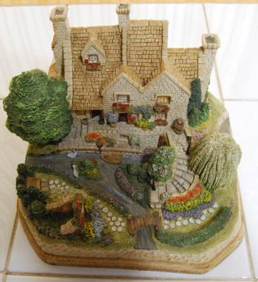 Willow Garden Premier by David Winter Miniature Cottages